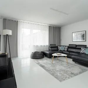 Beautiful House With Balcony, Ideal For Families By Renters Poznań